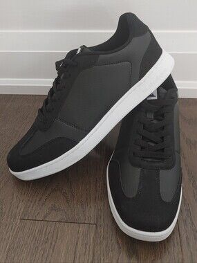 NWT - Quiksilver Men's Black Low-Top Sneakers